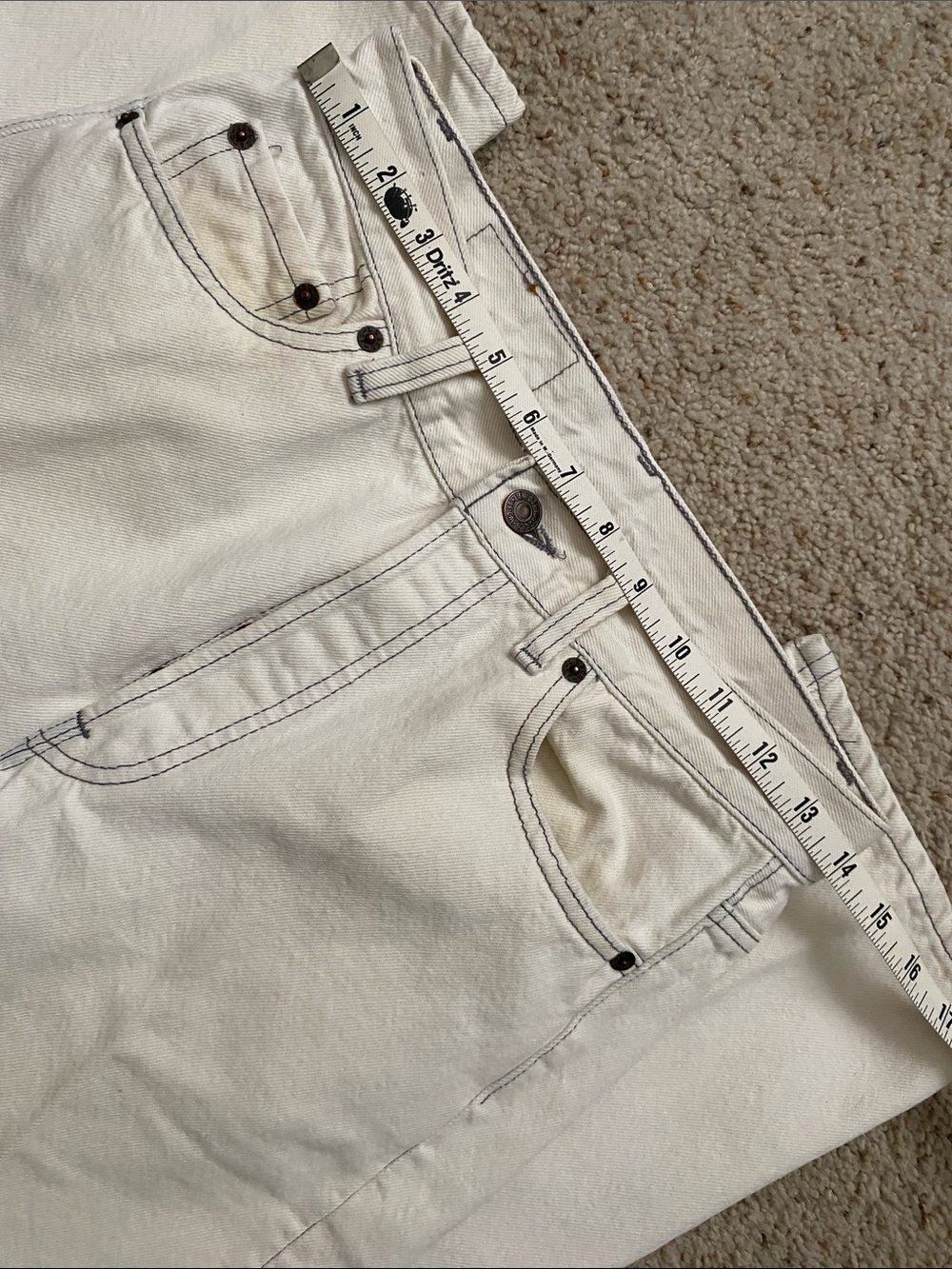 1989 Levi’s 501’s. Cream w/Gray Stitching. 30x30.*
*See actual meas. below. - Picture 6 of 13